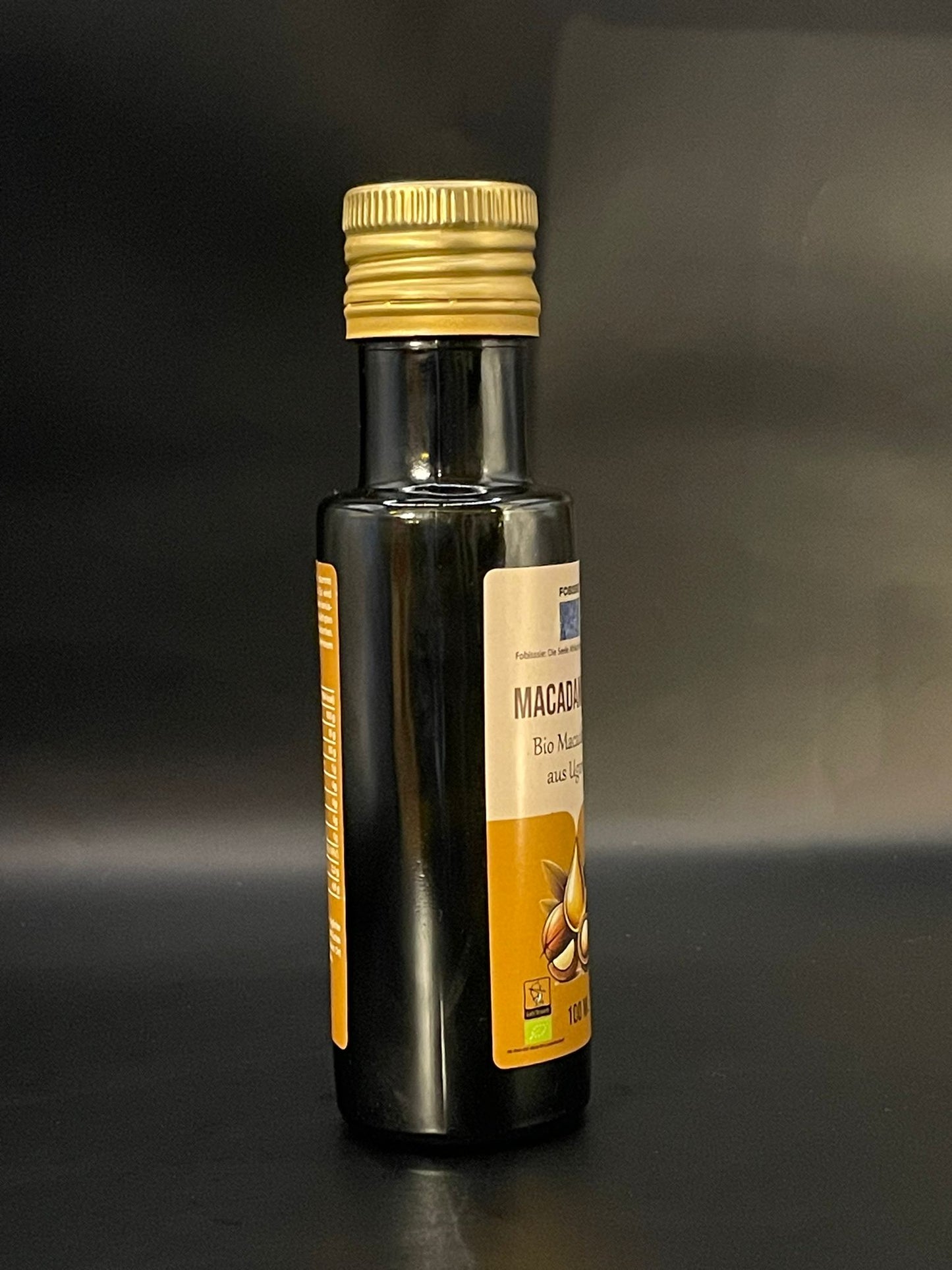 Organic macadamia oil