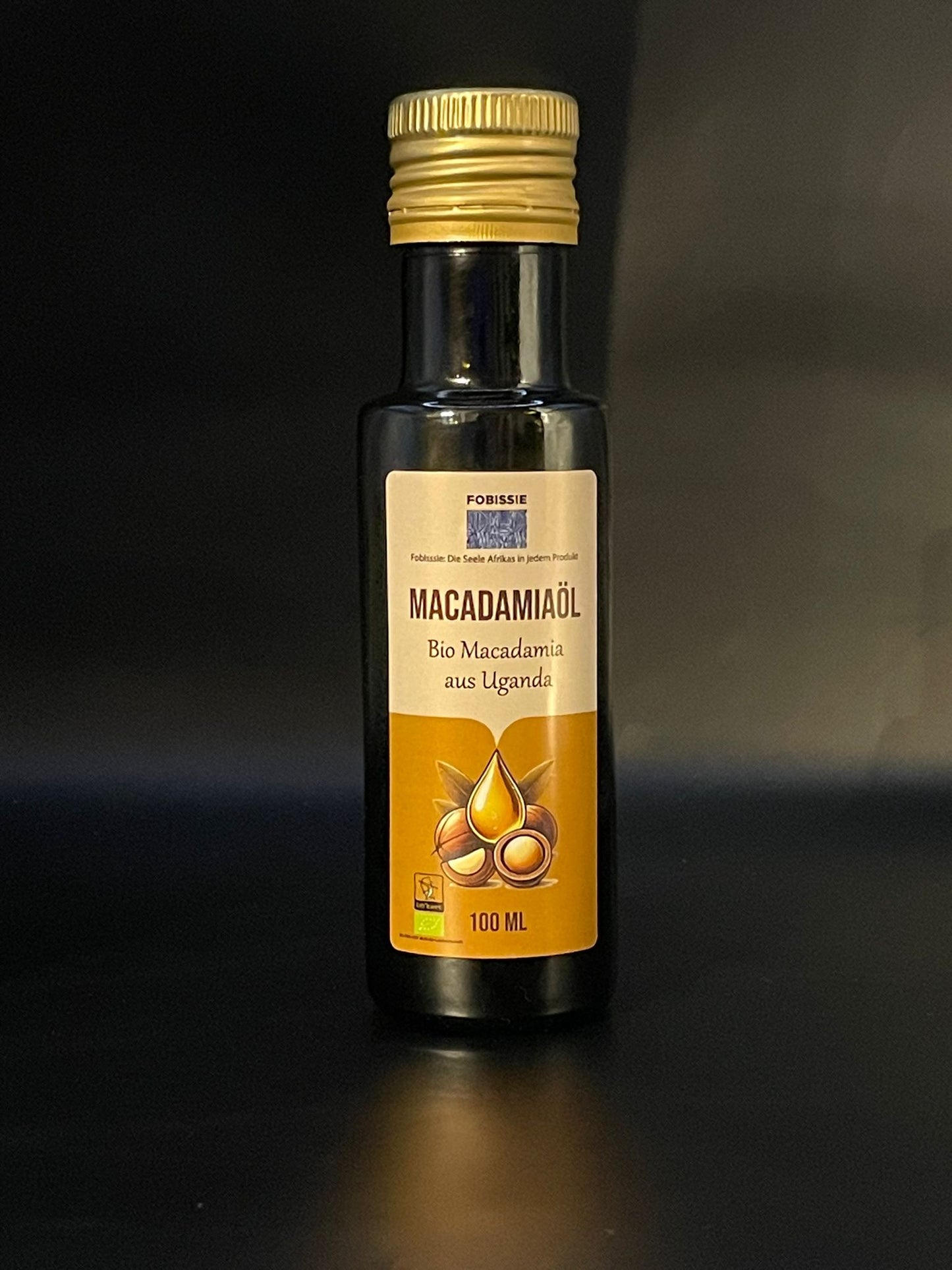 Organic macadamia oil