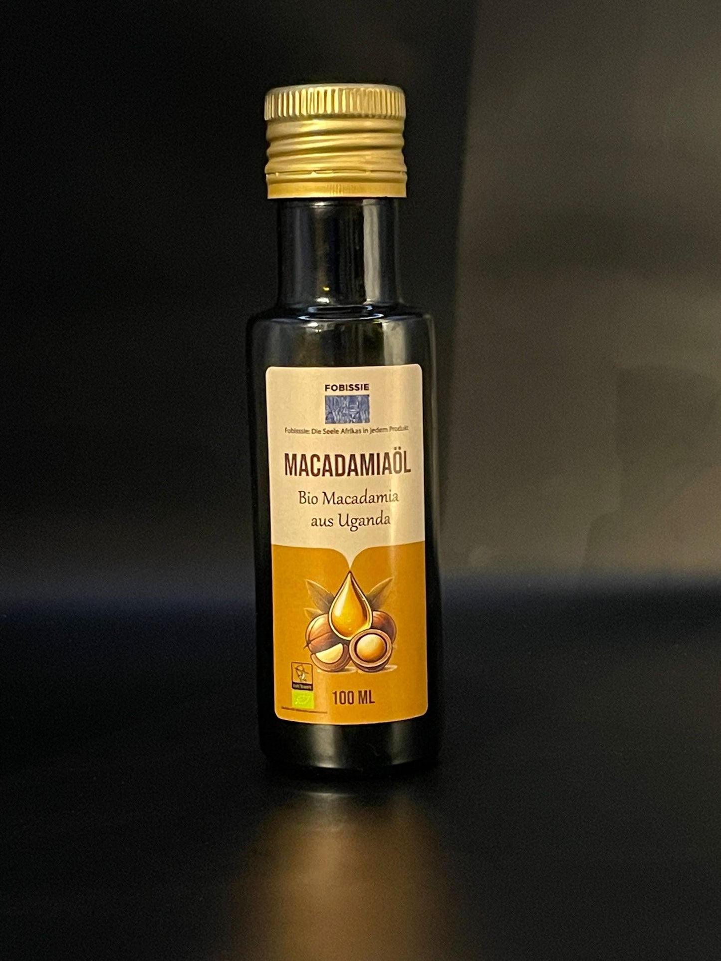 Organic macadamia oil